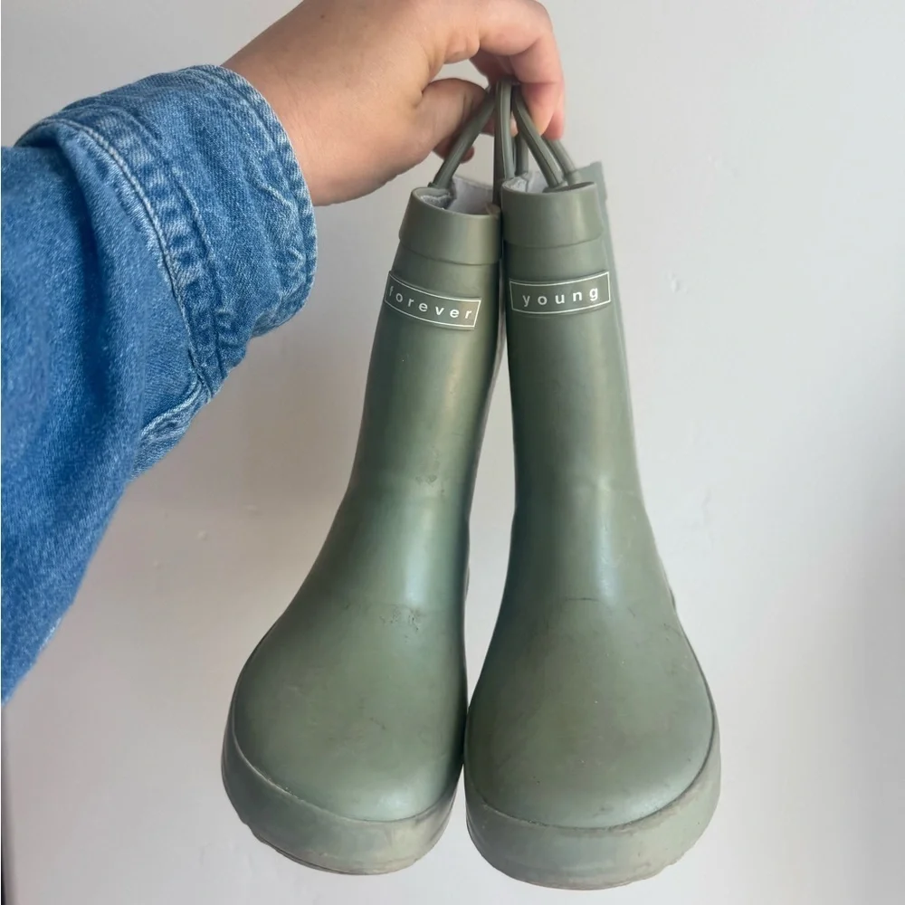 Forever Young Kids Green Rain Boots 12 Waterproof Pull On Shoes Scandi Neutral